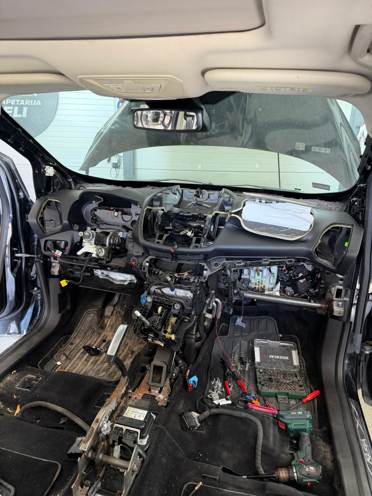Ford Kuga 2013 - tabla posle reparacije